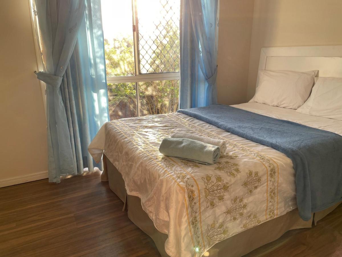 Theme Parks Amituofo Homestay Gold Coast Exterior photo