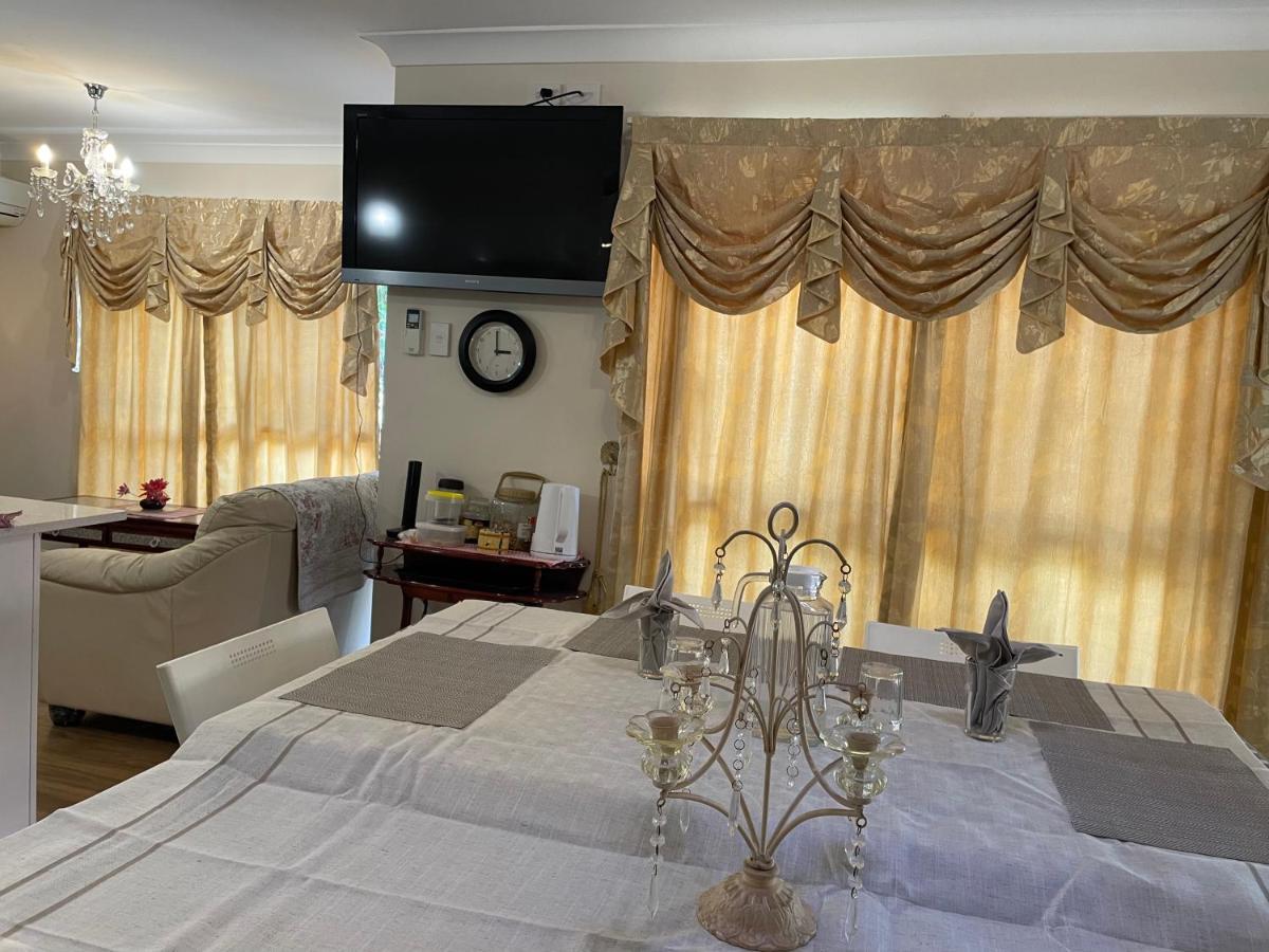 Theme Parks Amituofo Homestay Gold Coast Exterior photo